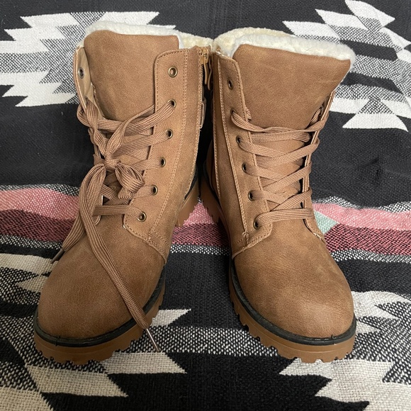 Apres by Lamo Womens Boots NEW - Picture 1 of 4
